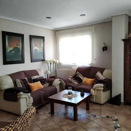 Spacious In 90 M² Pets Allowed