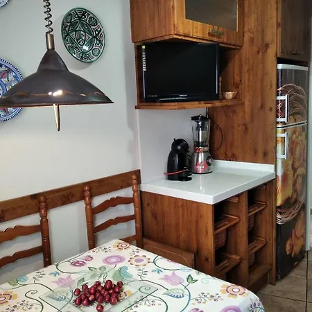 Spacious In 90 M² Pets Allowed Apartament *